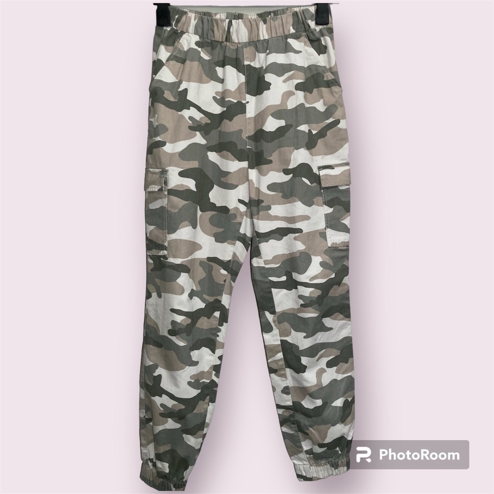 H&M High Waisted Camo Joggers